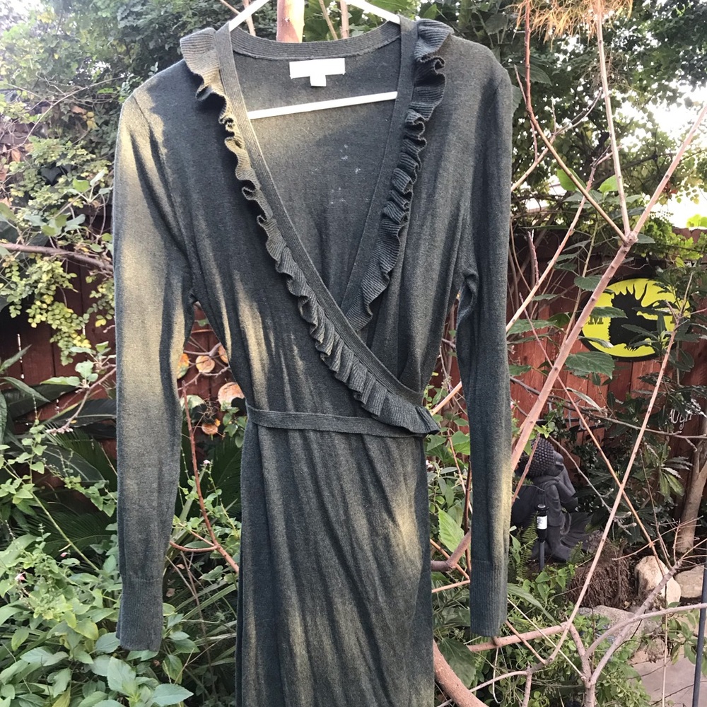 Hunter green wrap around dress - Picture 2 of 6